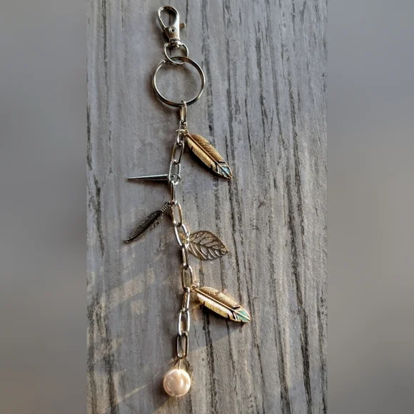 Chic Feather Charm Bag Charm - Picture 1 of 4